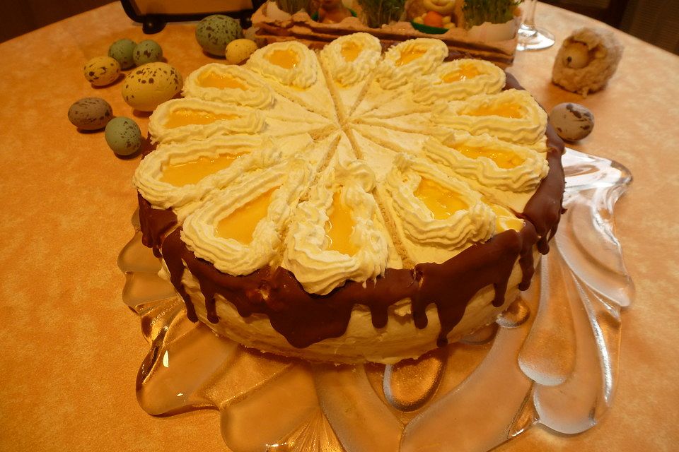 Ostertorte mit Joghurt - Eierlikör Kirschfüllung Ostertorte mit Joghurt - Eierlikör Kirschfüllung