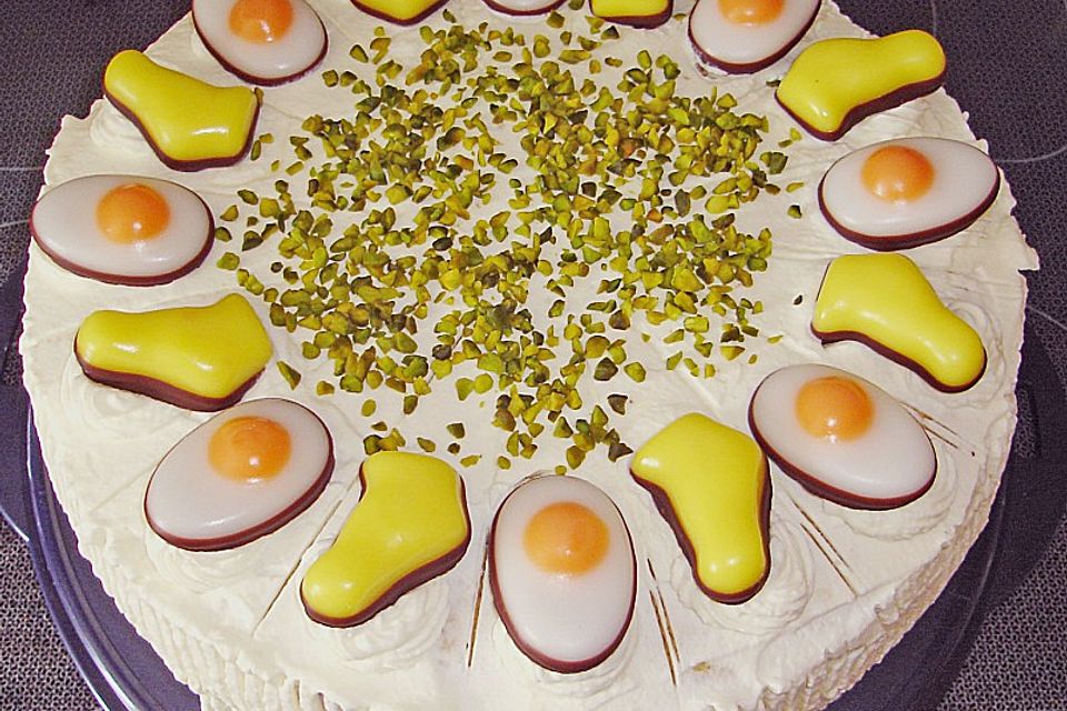 Ostertorte mit Joghurt - Eierlikör Kirschfüllung Ostertorte mit Joghurt - Eierlikör Kirschfüllung