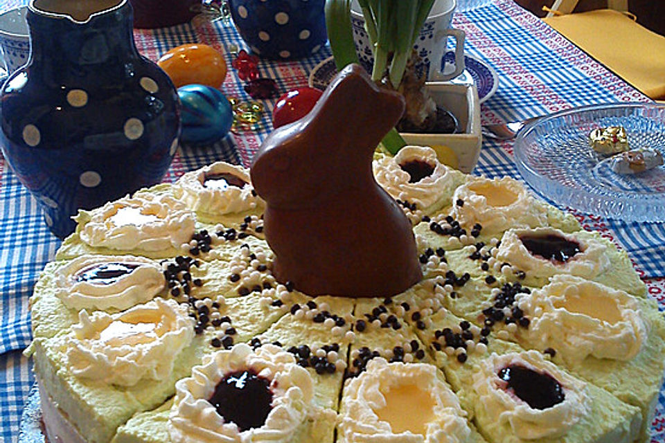 Ostertorte mit Joghurt - Eierlikör Kirschfüllung