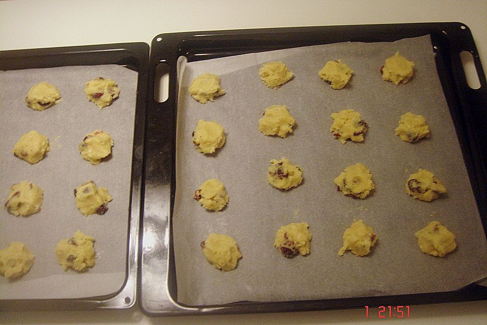 Macadamia - Cranberry Cookies