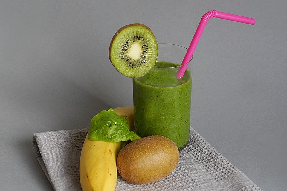 Grüner Smoothie mit Kokoswasser