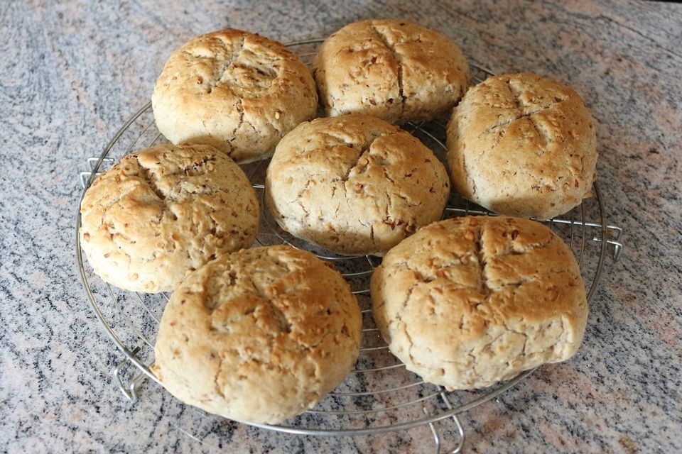 Joghurt-Nussbrötchen