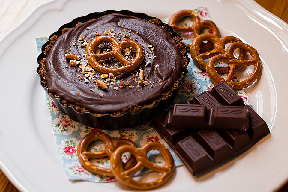 Peanutbutter-Chocolate Pie with Pretzel Crust