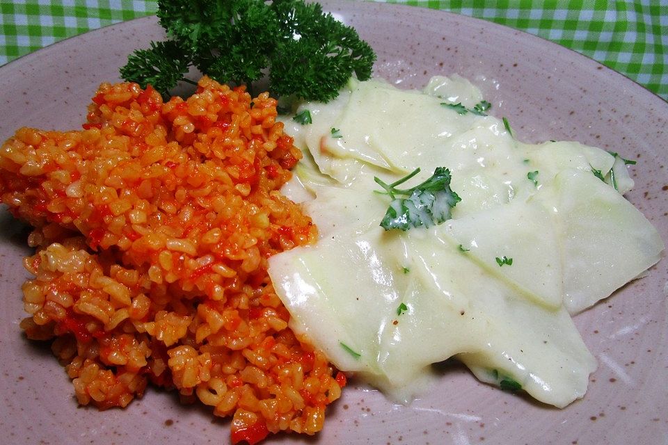 Kohlrabigemüse mit Ajvarbulgur