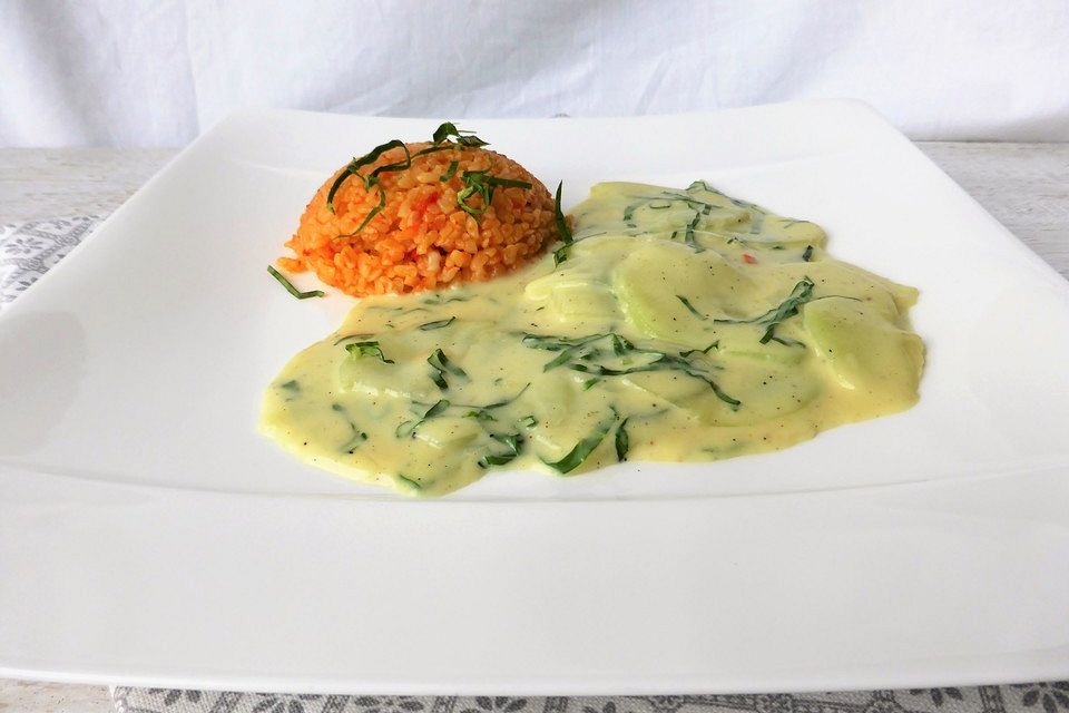 Kohlrabigemüse mit Ajvarbulgur