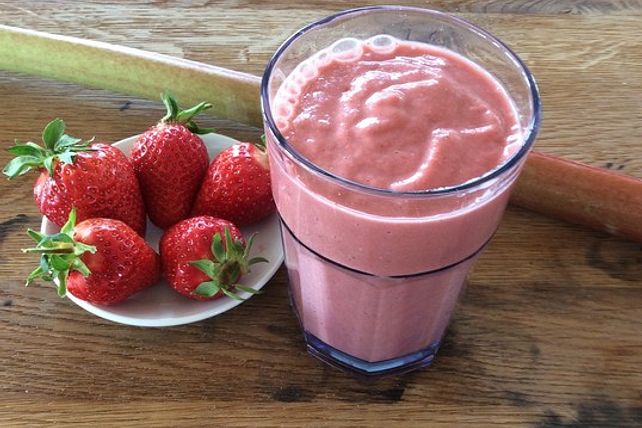 Rhabarber-Erdbeer-Smoothie von schalkerlady| Chefkoch
