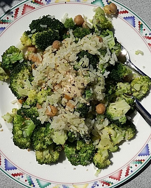Brokkoli-Erdnuss-Reis