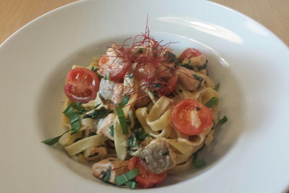 Tagliatelle mit Lachs-Bärlauch-Soße