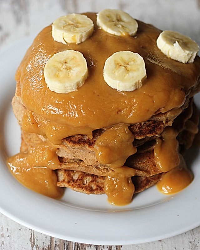 Vegane Pancakes mit Maracuja-Bananen-Topping
