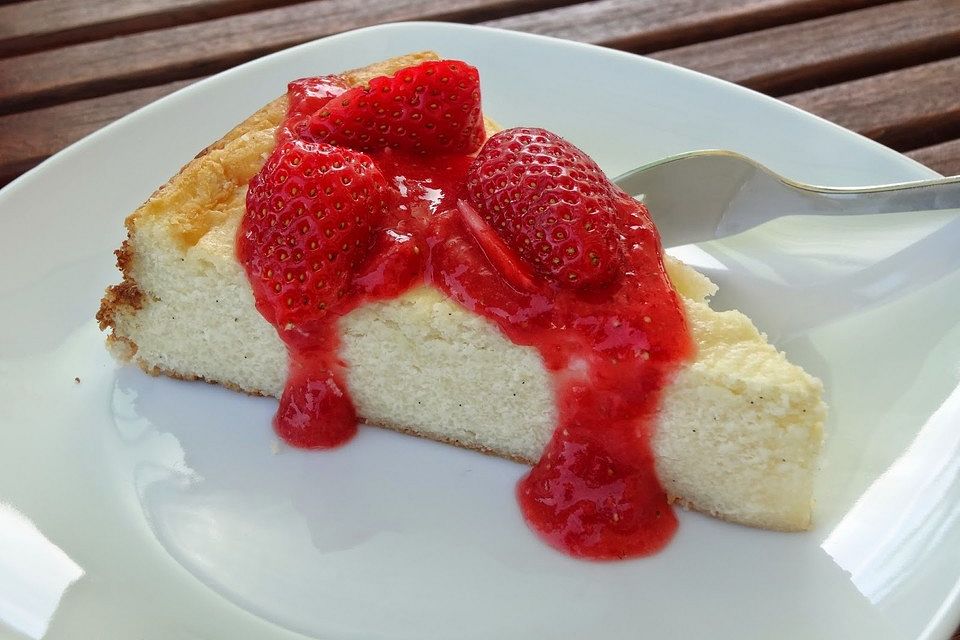 Cheesecake ohne Boden und Erdbeertopping