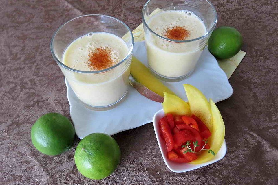 Mango-Limetten-Lassi mit Paprika