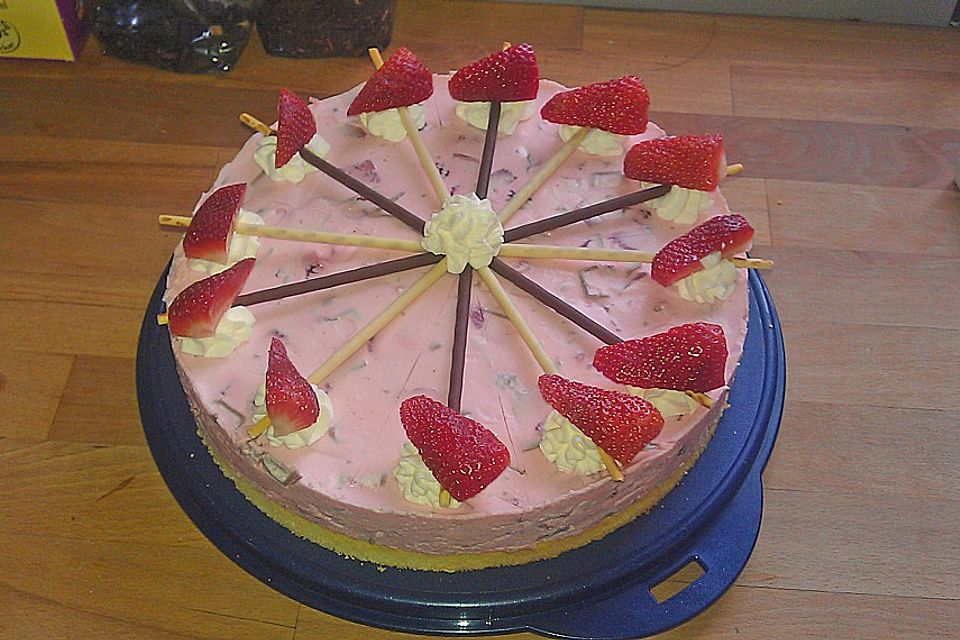 Erdbeer - Yogurette - Torte