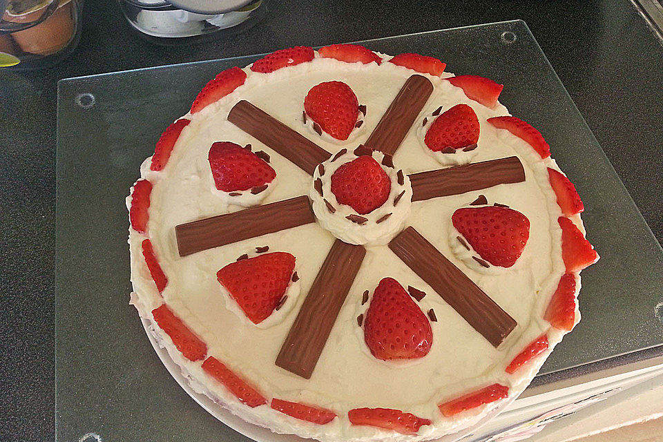 Erdbeer - Yogurette - Torte