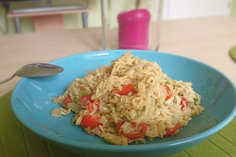 One Pot-Fenchelreis mit Kirschtomaten und Frühlingszwiebeln One Pot-Fenchelreis mit Kirschtomaten und Frühlingszwiebeln