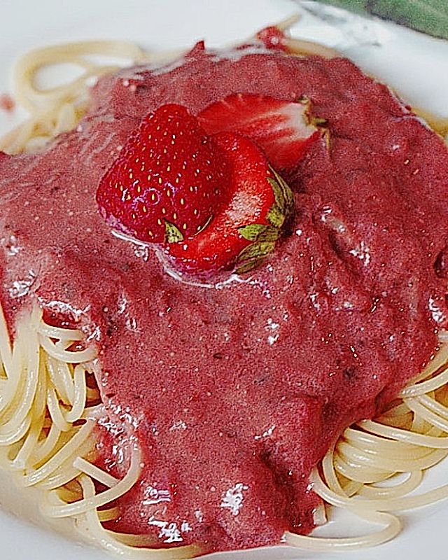 Spaghetti an Erdbeer-Basilikumsoße