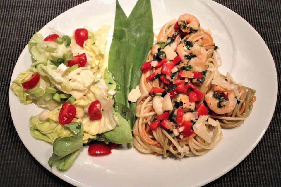 Bärlauch-Spaghetti mit gebratenen Garnelen