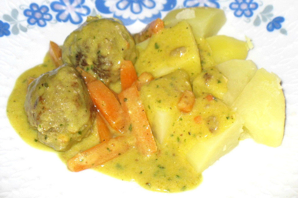 Hackbällchen in Currysauce