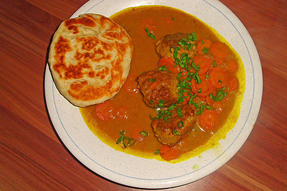 Hackbällchen in Currysauce