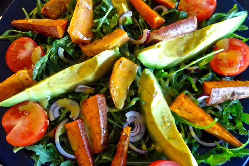 Herbstsalat mit gerösteten Süßkartoffeln