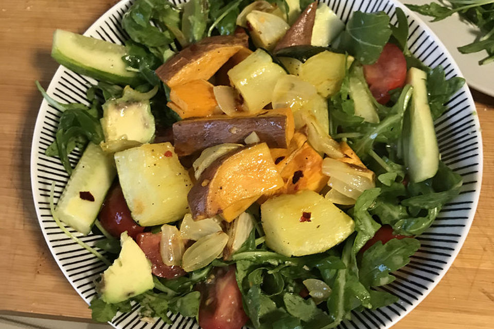 Herbstsalat mit gerösteten Süßkartoffeln