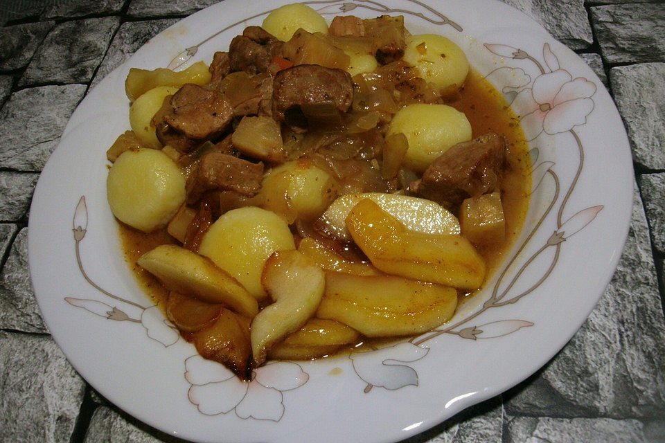 Saftiges Bierfleisch mit karamellisierten Äpfeln