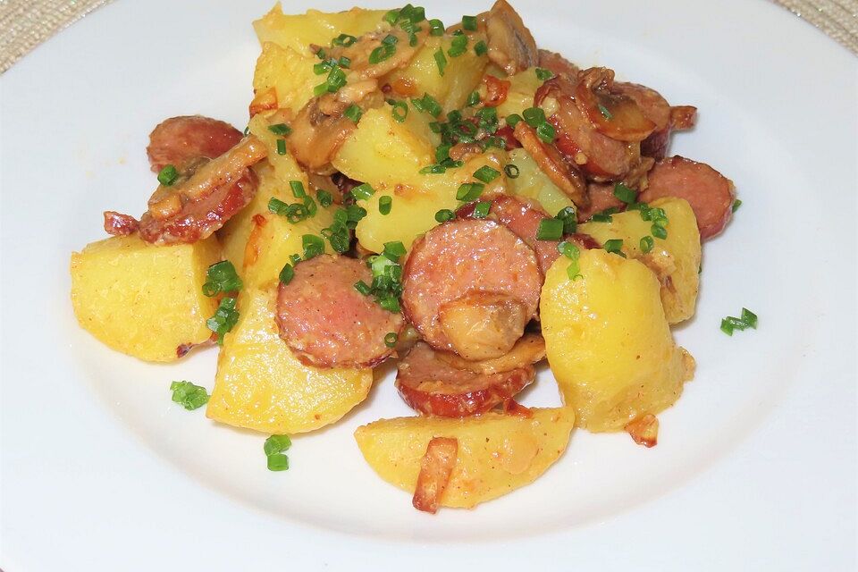 Böhmische Kartoffelpfanne mit Knackwurst