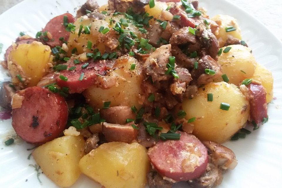 Böhmische Kartoffelpfanne mit Knackwurst