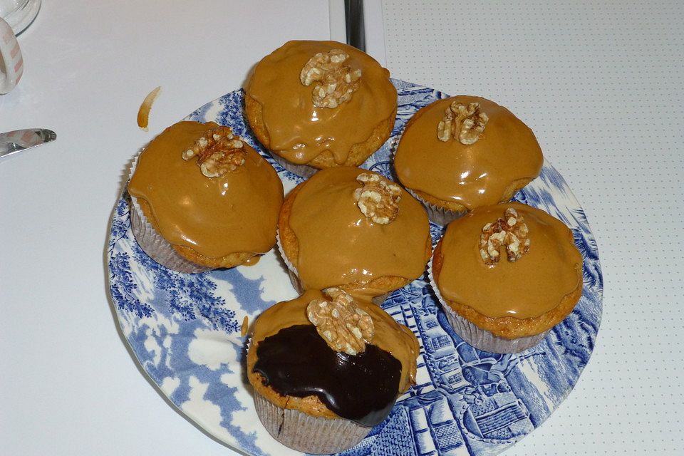 Karamell-Walnuss-Muffins mit Kaffeeglasur