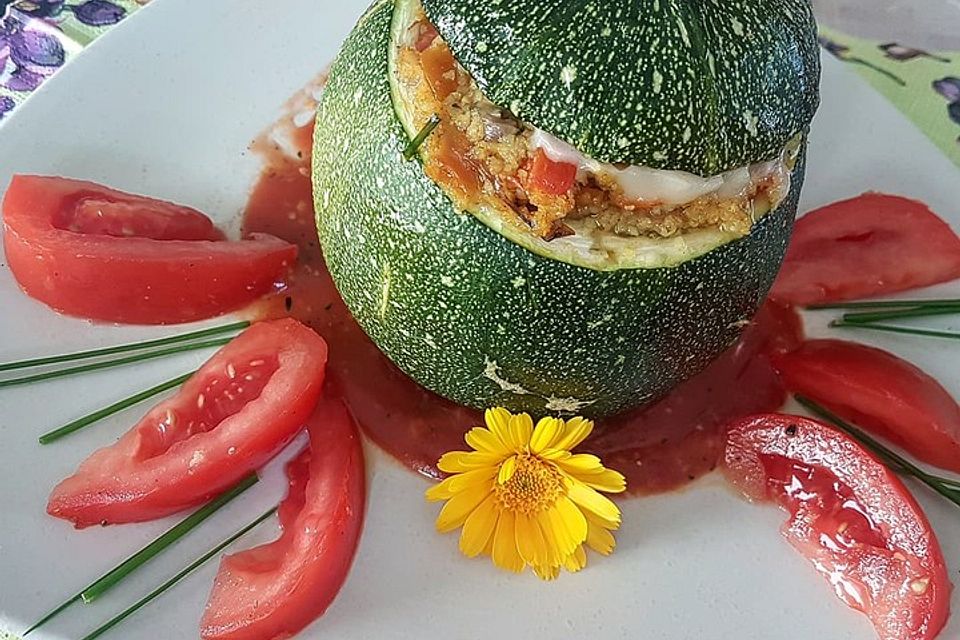 Runde, gefüllte Zucchini Runde, gefüllte Zucchini