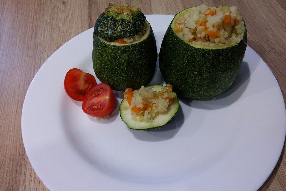 Runde, gefüllte Zucchini Runde, gefüllte Zucchini