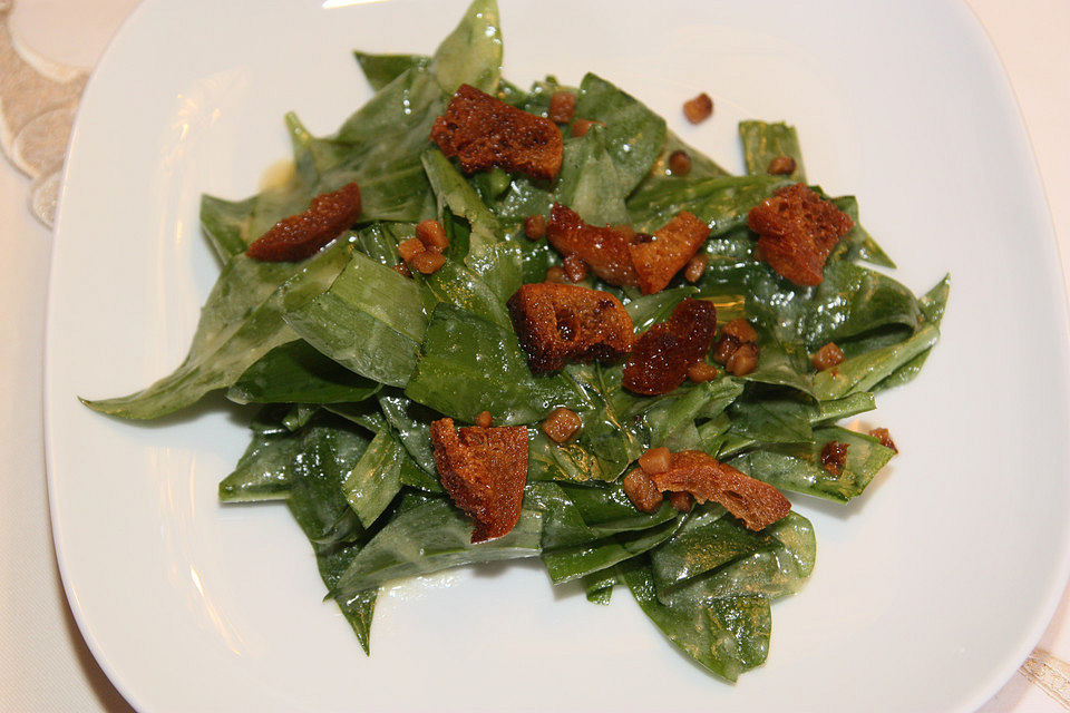 Ciperines Bärlauchsalat mit Kartoffeldressing