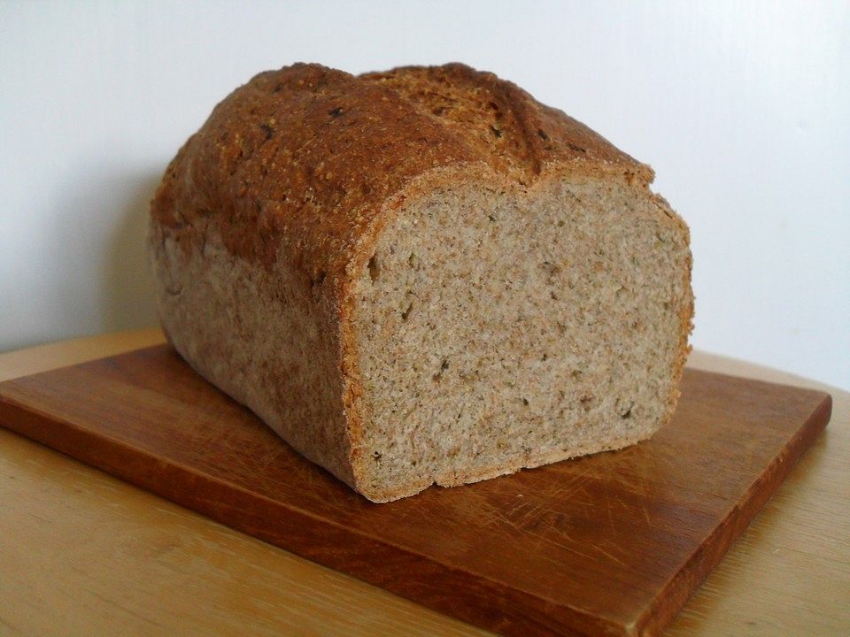 Vollkornbrot mit Zucchini, Buchweizen, Chiasamen und Nüssen von zimtig ...