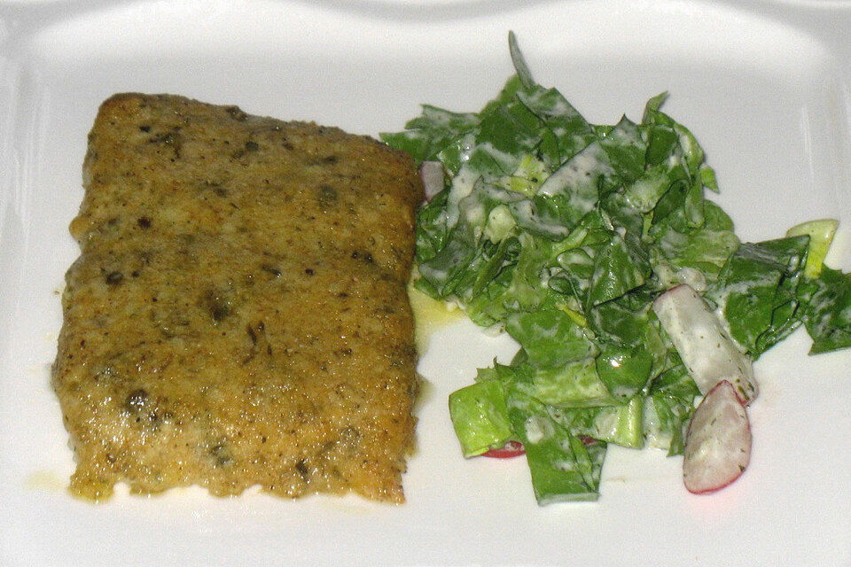 Überbackenes Fischfilet mit Parmesankäse und Kapern