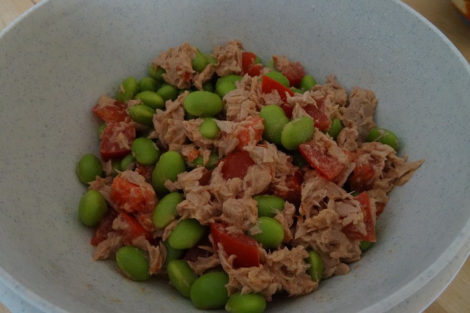 Edamame-Thunfisch-Salat mit Tomaten