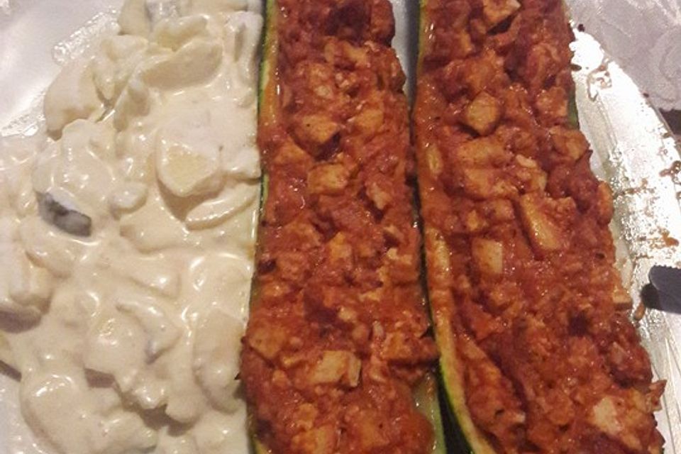 Gefüllte Zucchini mit Tofu und Frischecreme