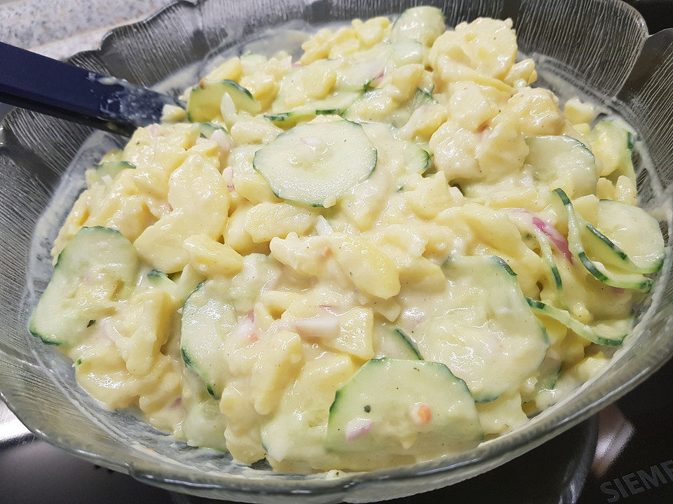 Kartoffel-Gurken Salat mit Joghurt und Zitrone von Stäbchen92 | Chefkoch