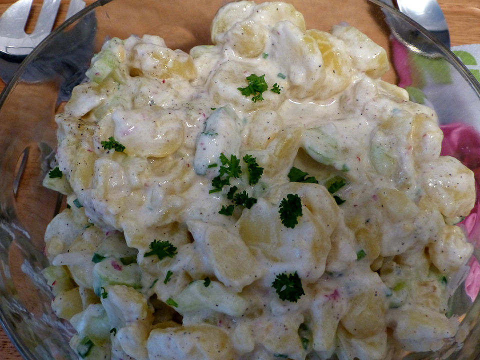 Kartoffel-Gurken Salat mit Joghurt und Zitrone von Stäbchen92 | Chefkoch
