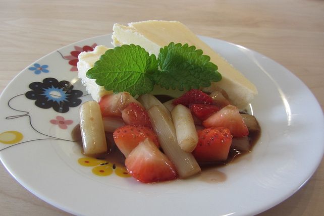 Spargelparfait mit Erdbeer-Spargel-Balsamico-Garnitur von Anna-Carina89 ...