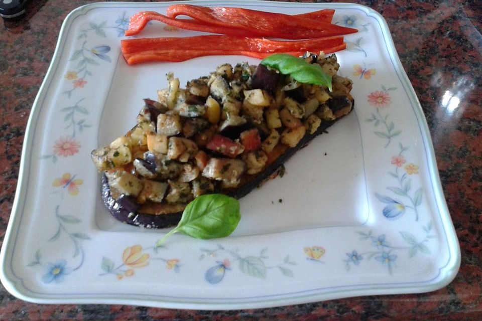 Gebratene Aubergine mit Apfel