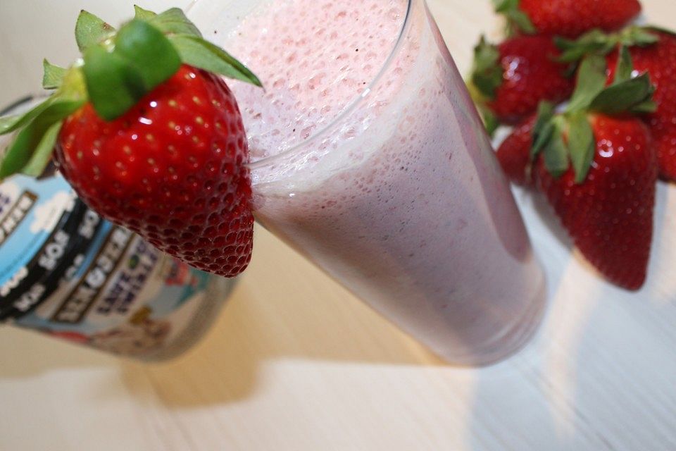 Erdbeer-Stracciatella-Proteinshake