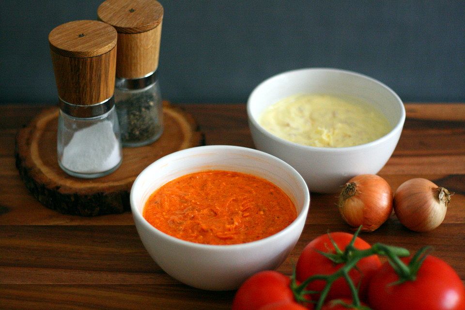 Tomatenbutter mit getrockneten Tomaten und Tomatenmark