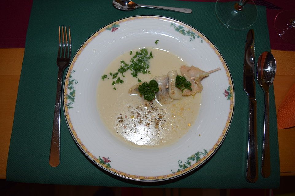 Rieslingsuppe mit Forellenspießchen