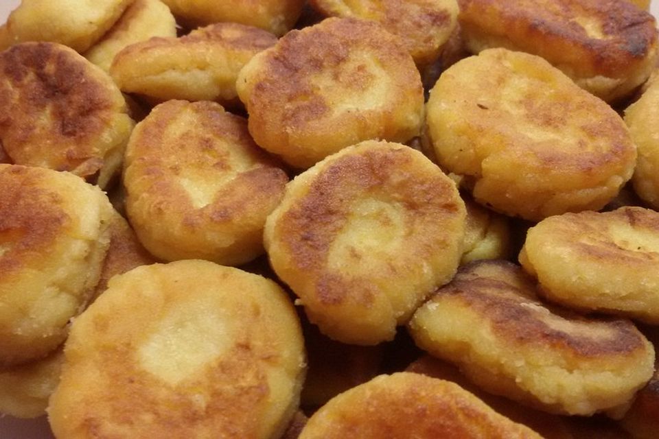 Potato Puffs mit Dip - knusprig-cremige Kartoffelplätzchen