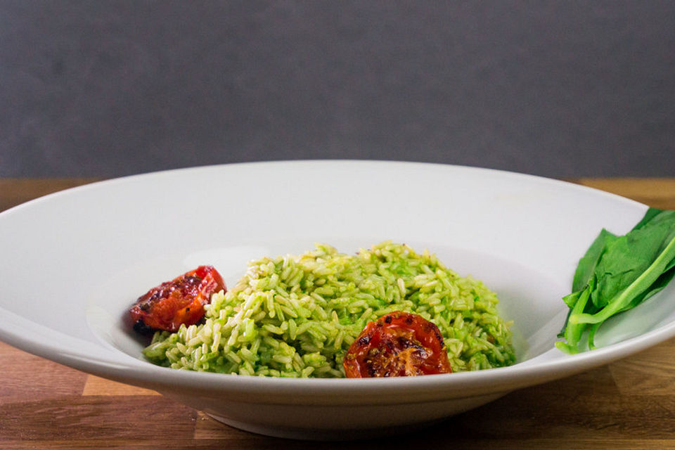 Bärlauch-Risotto mit geschmolzenen Tomaten