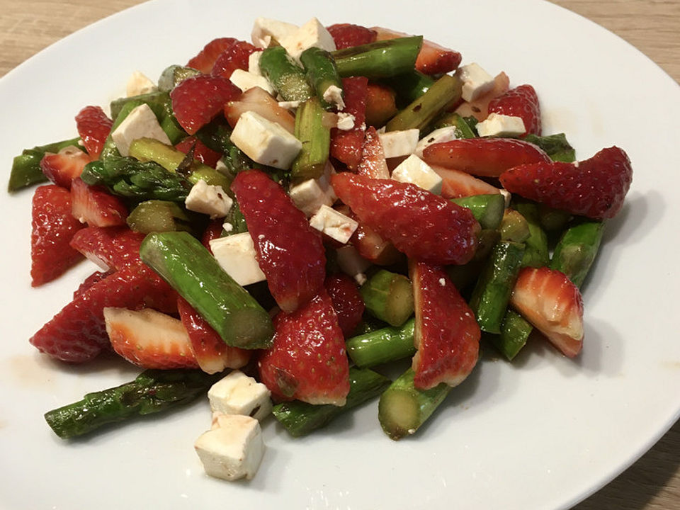 Grüner Spargelsalat mit Erdbeeren von Der_BioKoch| Chefkoch