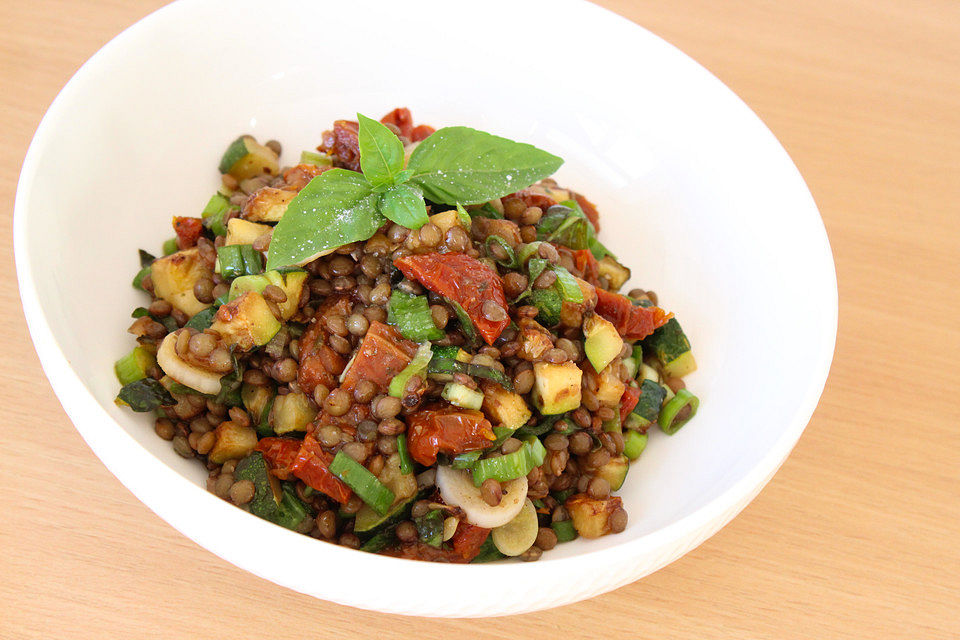 Linsensalat mit getrockneten Tomaten