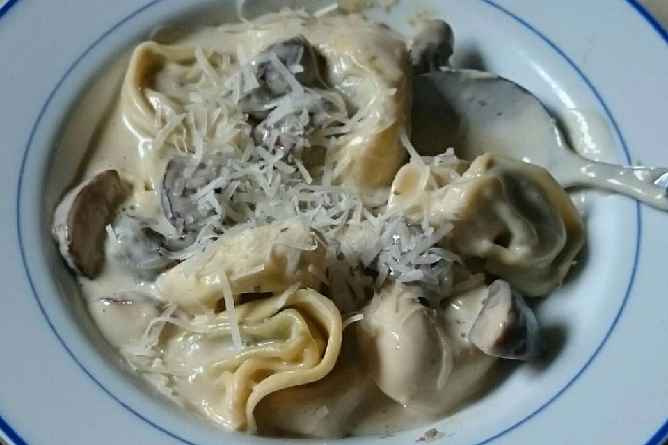 Tortellini in Käse-Sahne-Sauce