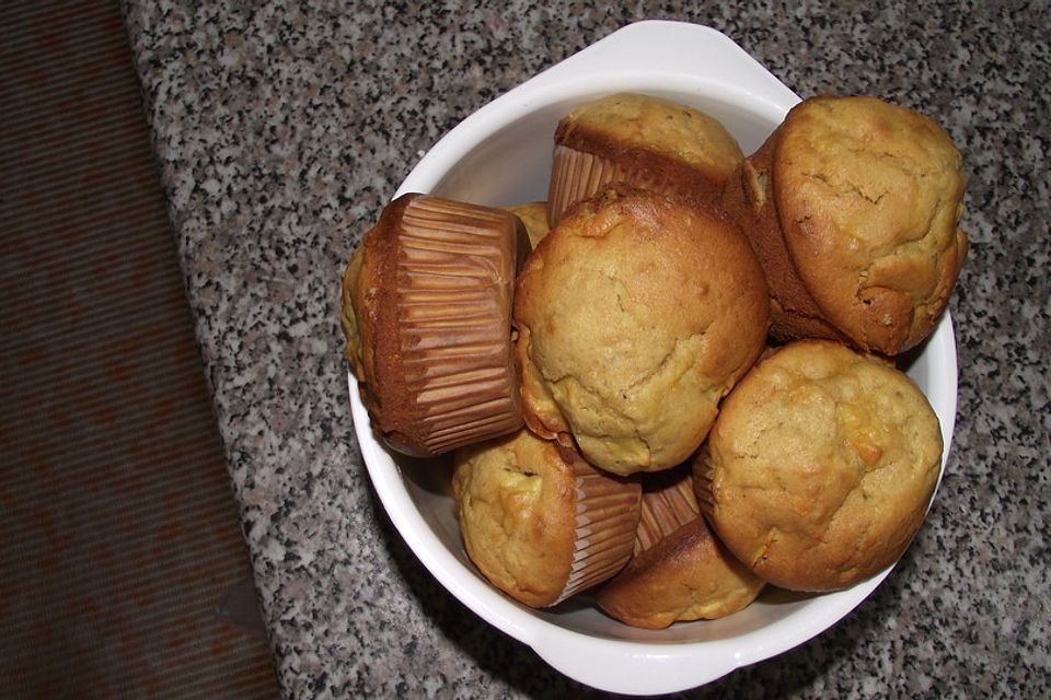 Apfel-Kiwi-Nuss Muffins