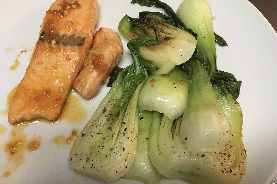 Chili-Lachs mit Pak Choi