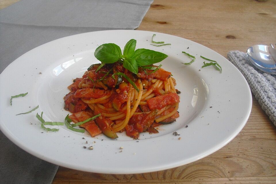 Spaghetti mit Zucchini und Schinken